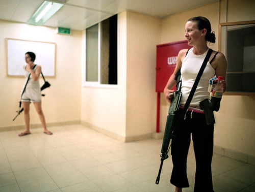 girls-carrying-guns-israel-jew-06.jpg