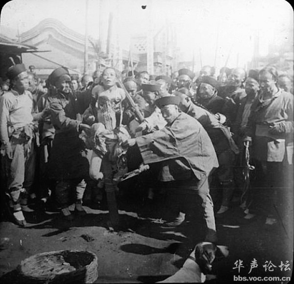 chinese-qing-dynasty-slicing-dismemberment-death-penalty-woman-09.jpg