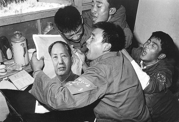 Chinese Mourning Mao Zedong's Death In 1976 - ChinaSMACK