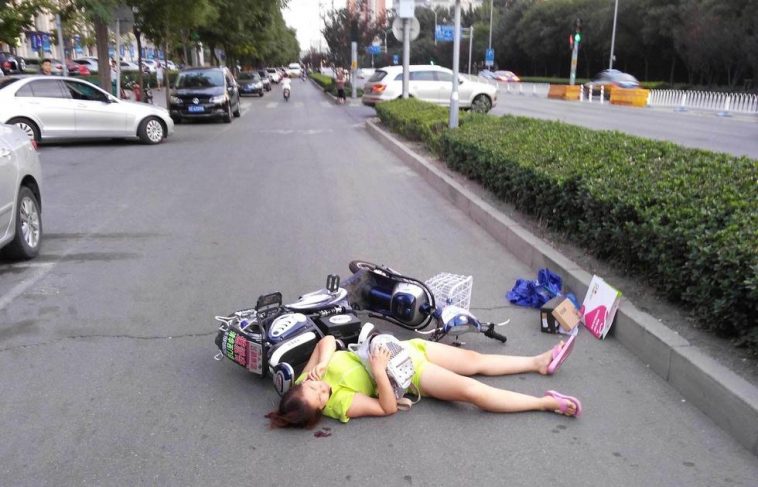 Woman Falls Down On Scooter Lies In Middle Of Street ChinaSMACK